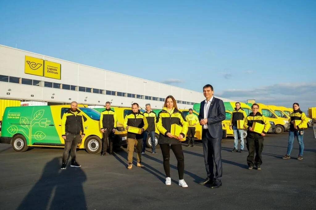 Austrian Post will put around 800 new electric vehicles into operation this year, the first e-peugeots have already been handed over to the deliverers.